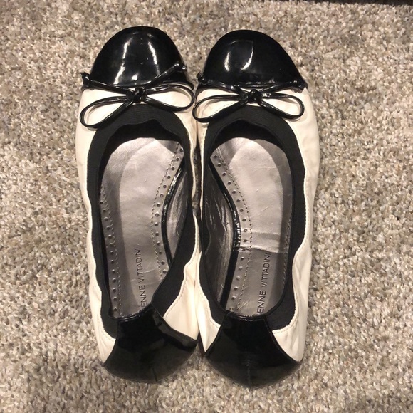 Adrienne Vittadini flats - Picture 5 of 9